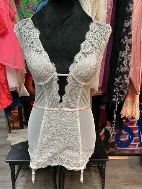 VICTORIA'S SECRET BABY PINK LACE WIRE CUP CHEMISE 34B